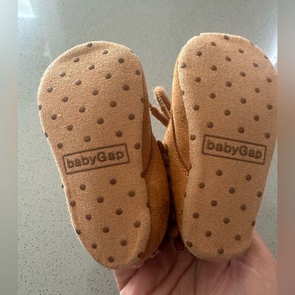 Baby Gap suede dessert camel fringe lace up moccasin booties size 6-12 months - Picture 4 of 7